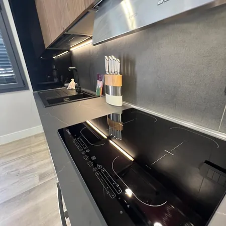 Price Vs Quality-fully Equipped & Renovated 2room Montenero-city Centre
