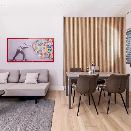 Апартаменти Price Vs Quality - Fully Equipped & Renovated 1br Montenero - Centre