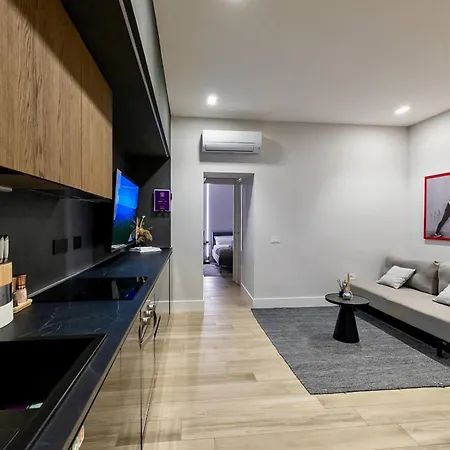 Price Vs Quality - Fully Equipped & Renovated 1br Montenero - Centre 아파트