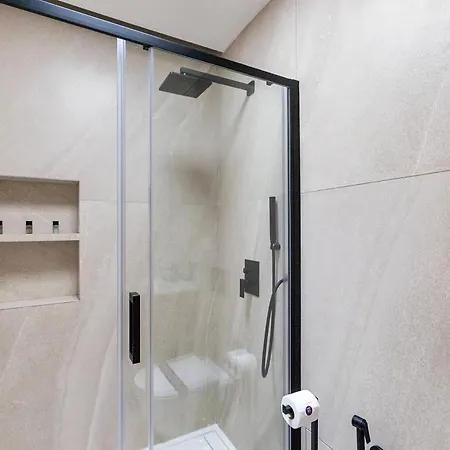 Price Vs Quality - Fully Equipped & Renovated 1br Montenero - Centre Апартаменти *